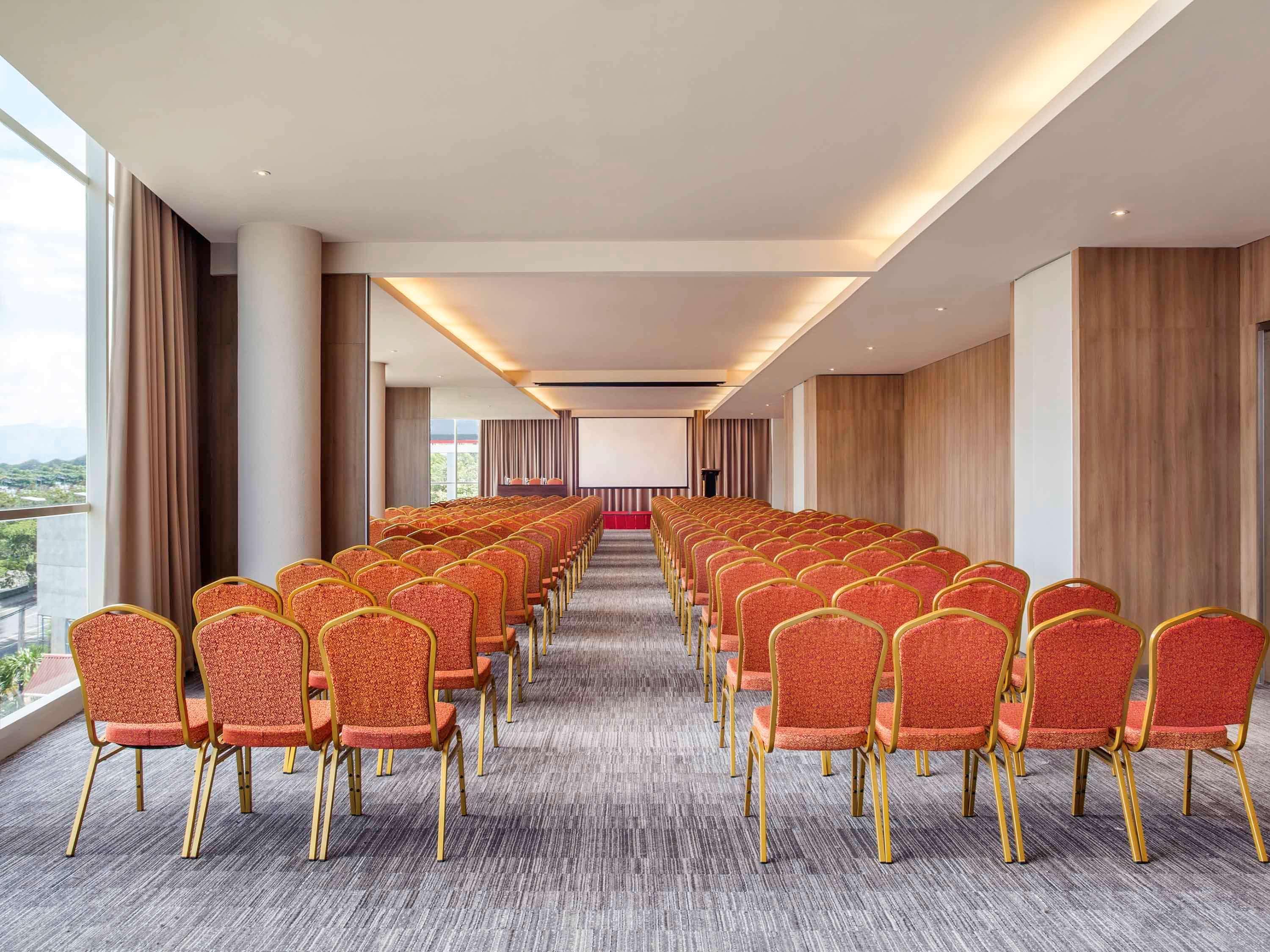 Ibis Center Boulevard 3*