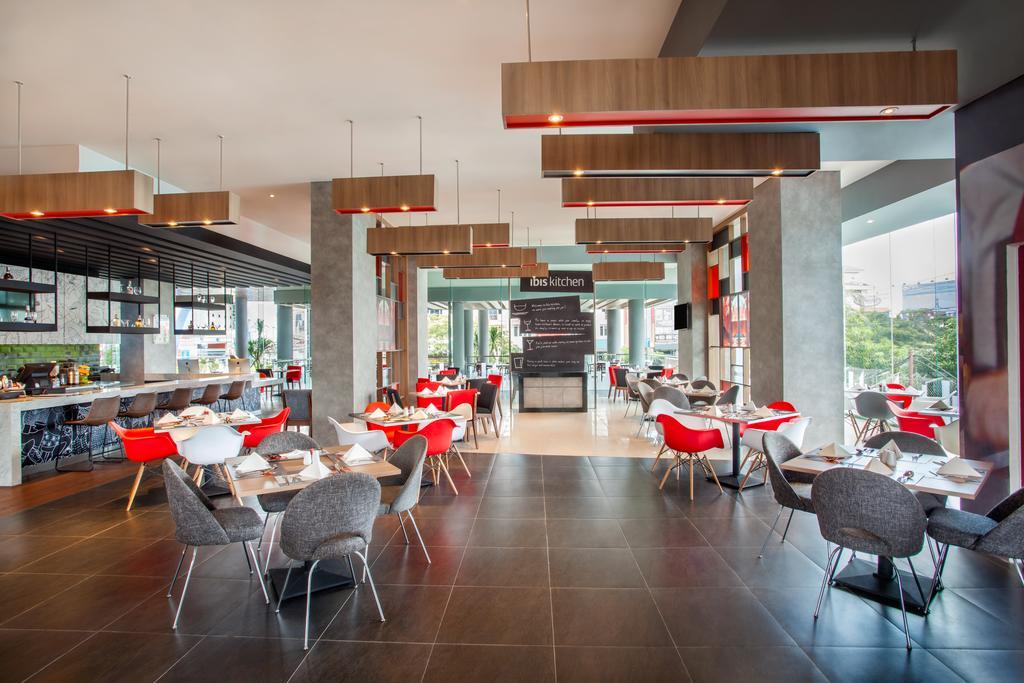 Ibis Center Boulevard Hotel 3*