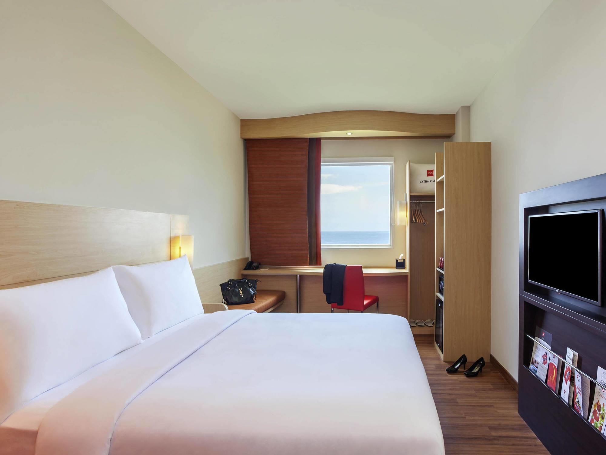 Ibis Center Boulevard 3*